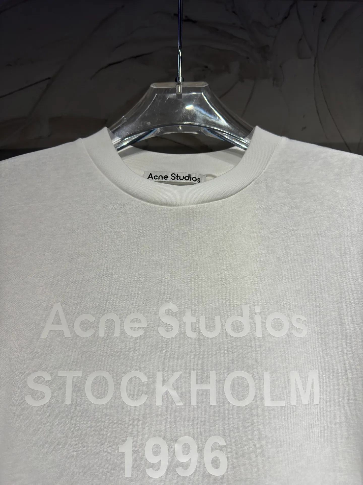 Acne Studios High Quality Classic Series minimalist dark printed logo, 26ss autumn and winter New Arrival new color, short-sleeved and long-sleeved bottoming shirt made by Acne, imported machine hot stamping process in the front and center, low-key and noble snowflake cotton fabric with slightly transparent texture, comfortable and Breathable. The short sleeves are refreshing and casual, and the long sleeves are suitable for layering. Round neck and loose version, regardless of body shape, same style for men and women. The wardrobe is always missing a basic white T Sizes: S M L XL